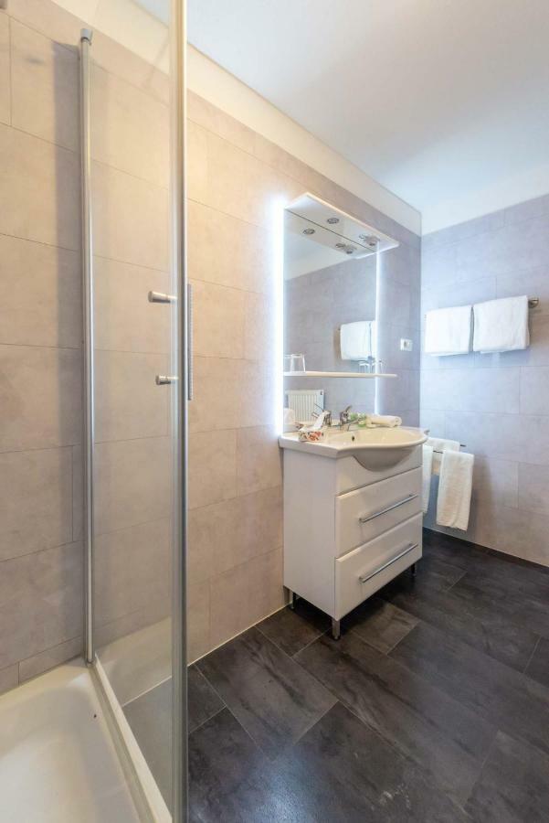 Boardinghouse Burgpark Hotel Hürth Екстериор снимка
