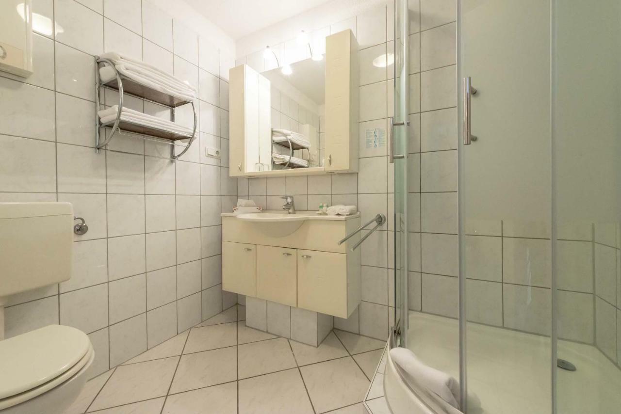 Boardinghouse Burgpark Hotel Hürth Екстериор снимка